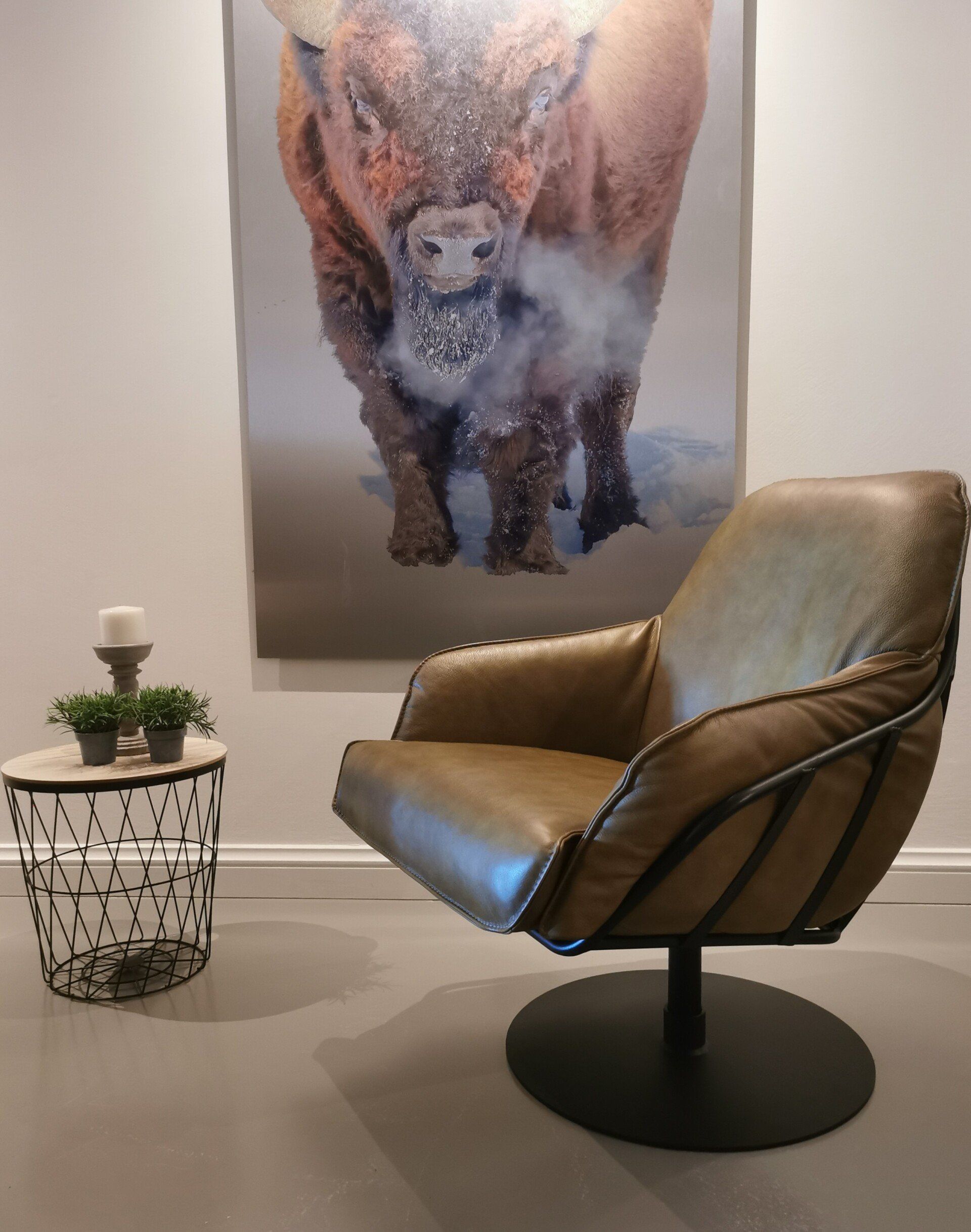 Koop nu een elektrische sta op fauteuil Jurgen relaxfauteuil van Chill Line is een luxe en ergonomisch ontworpen stoel die comfort en stijl naadloos combineert.