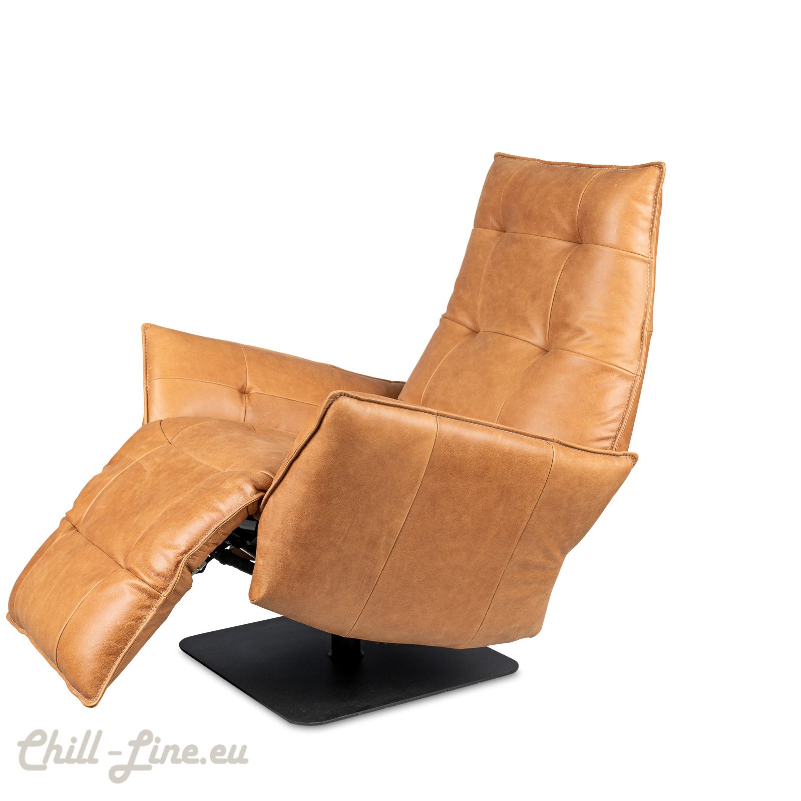 linkerzijaanzicht van de Jesse Relaxfauteuil. De licht naar achteren hellende rugleuning en het verstelbare ontwerp.