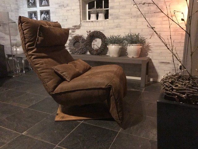 De Chill-line Indi relaxstoel biedt een stijlvolle combinatie van modern design, uitzonderlijk comfort en ultieme ontspanning
