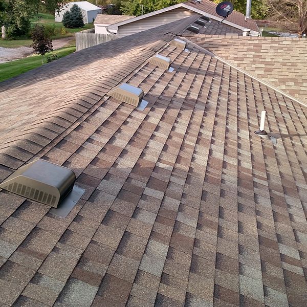 a close up of a roof with asphalt shingles 