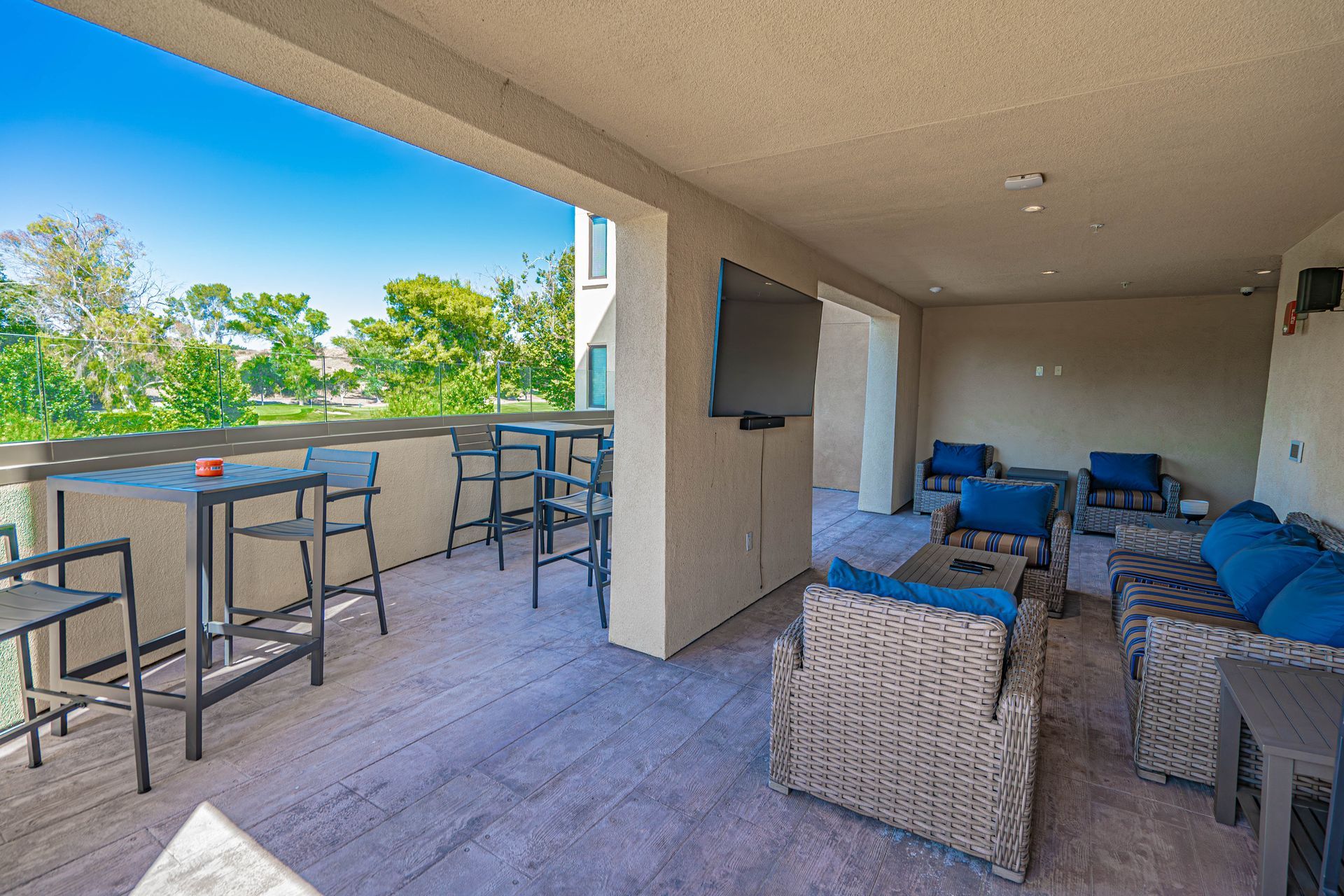 photo of the monticello apartements quill