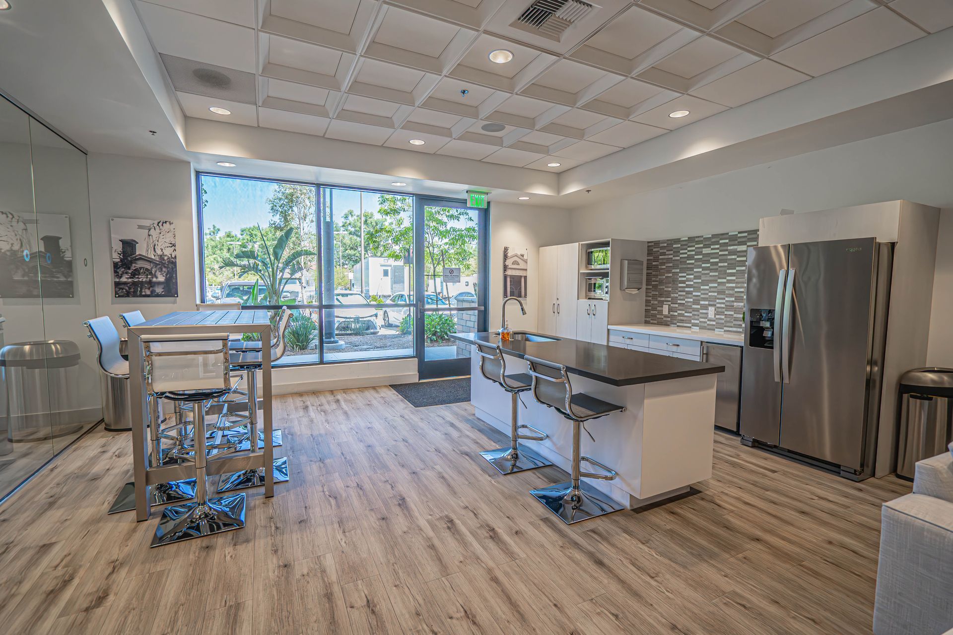 photo of the monticello apartements kitchen with sitting area