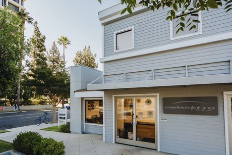 exterior view of Comprehensive Dermatology of Long Beach office