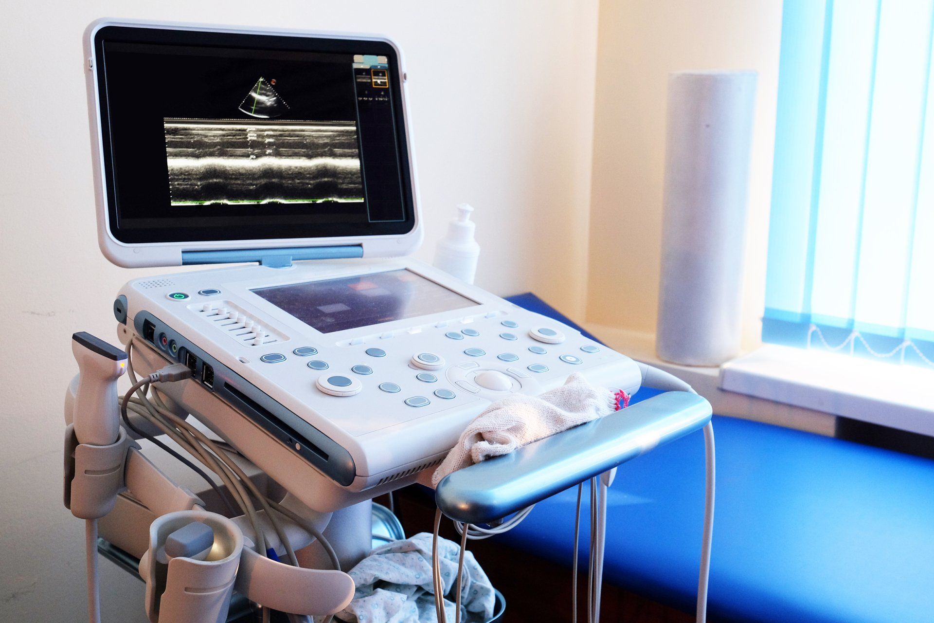 An ultrasound machine is sitting on top of a blue table.