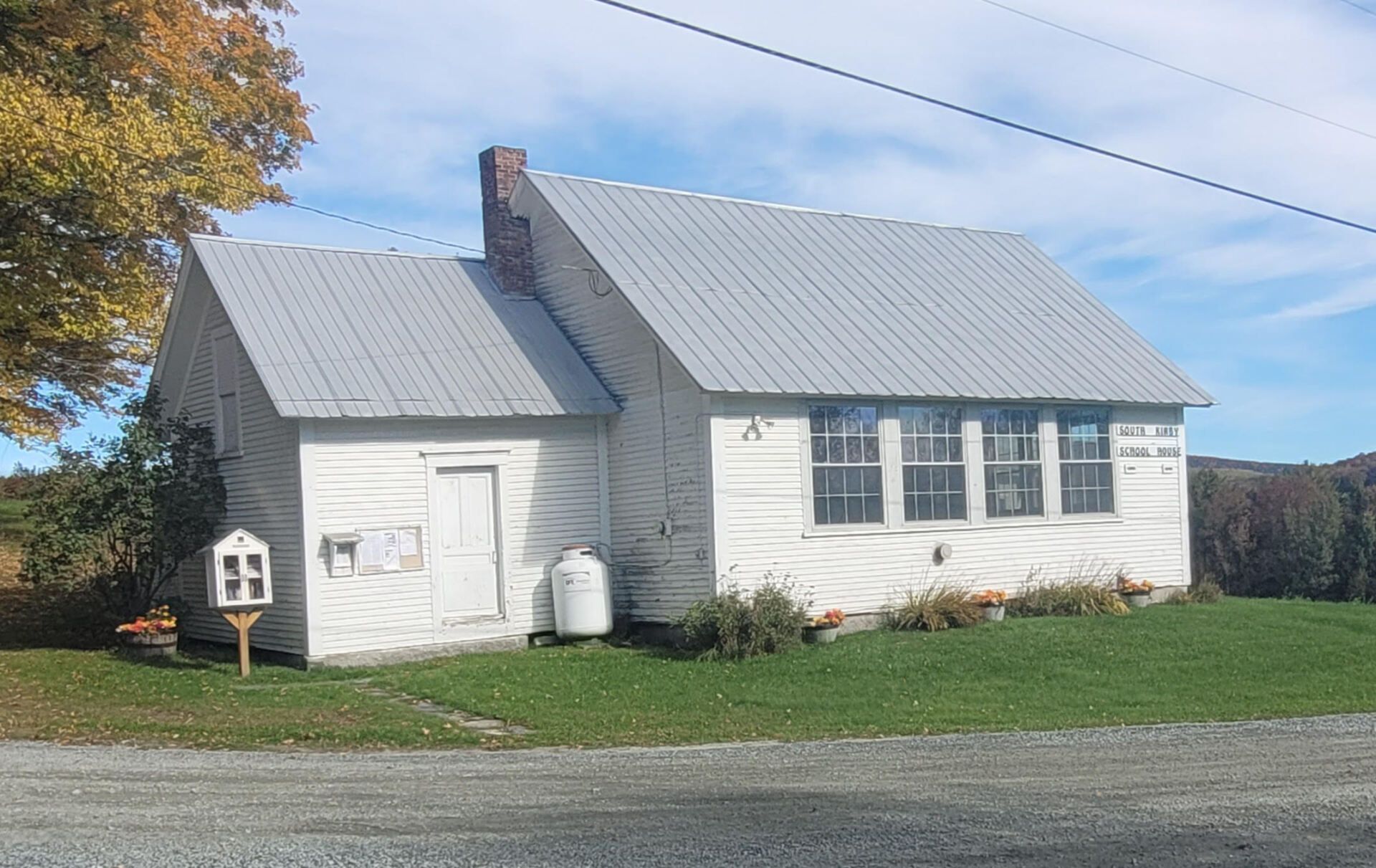 side view of Town of Kirby townhall