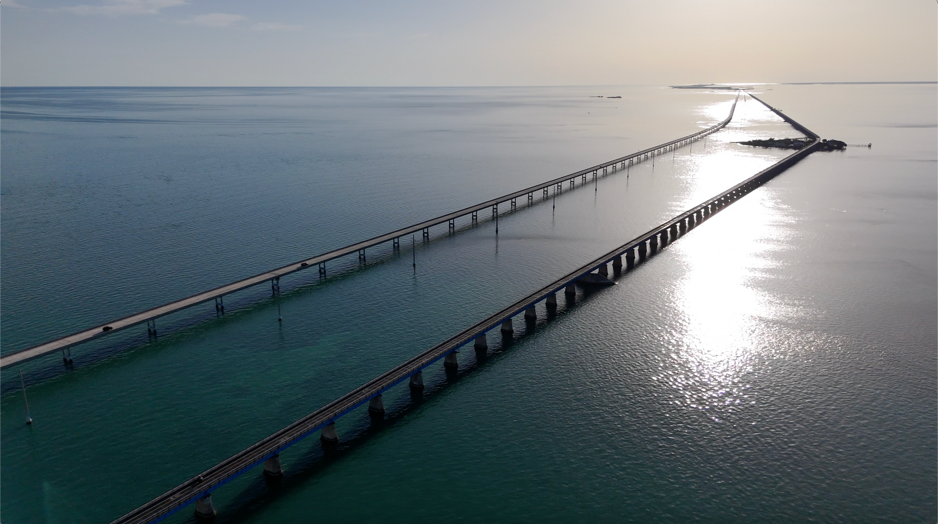 7 mile bridge, the longest bridge in the Florida Keys seen on the bus tour from Miami