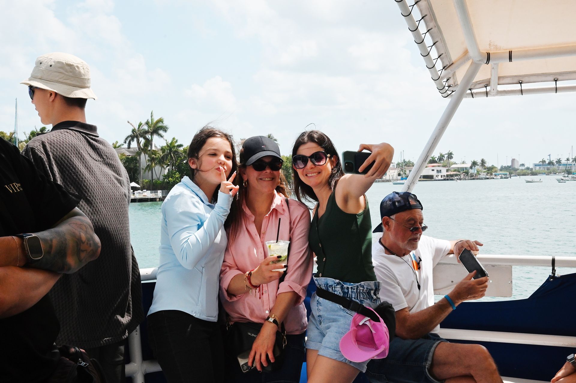 Family boat tour in Miami