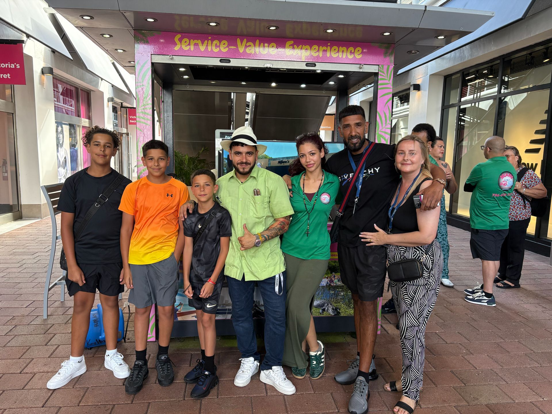 Family friendly boat tour in Miami guest, Check in at Skyline Office