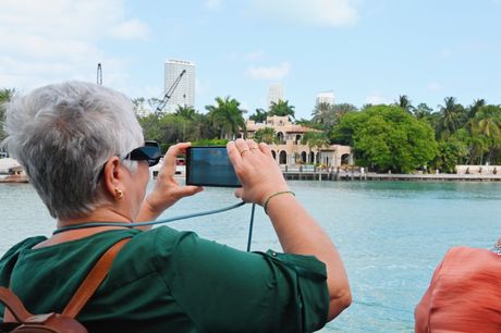 Skyline Cruise passenger taking photos of the Mansions