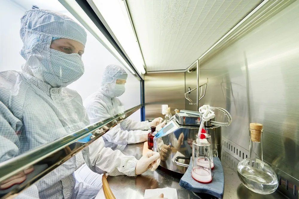Medical staff preparing medicines