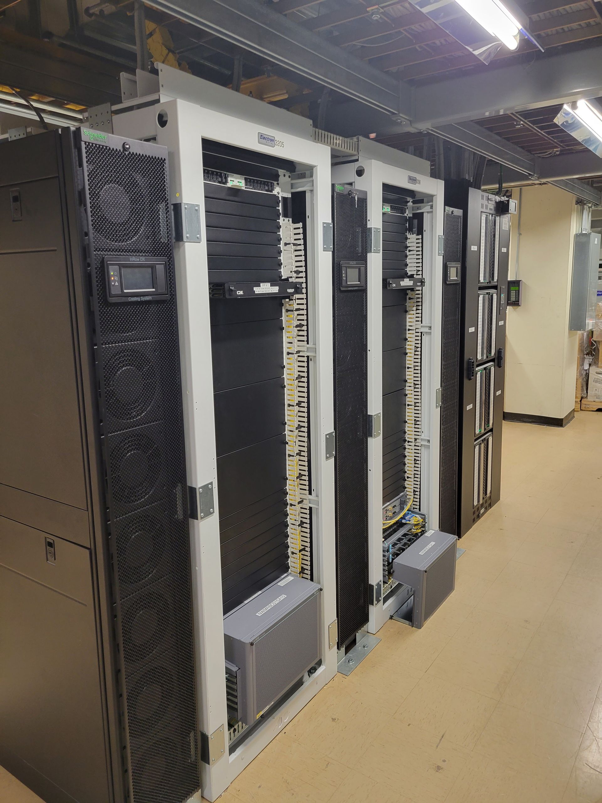 Case Study, DX In-Row Cooling | Tier 5 Systems