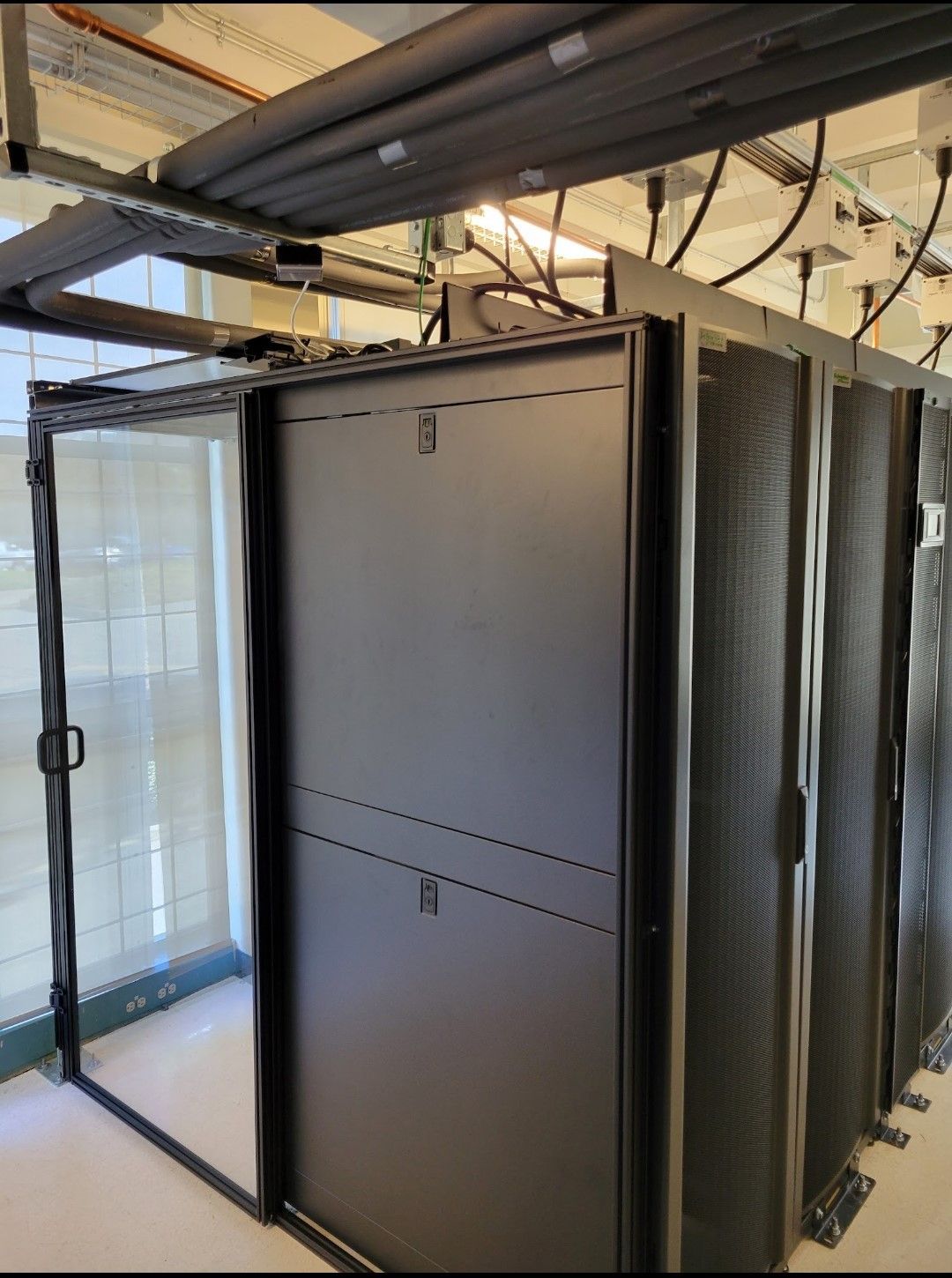 Single Aisle with In-Row Cooling | Tier5Systems