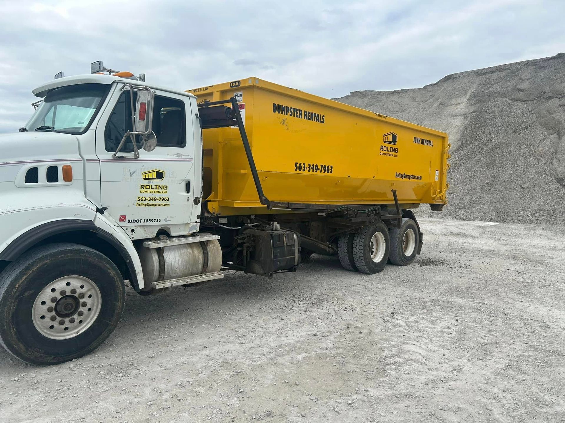 Fall Dumpster Rental Davenport IA | Roling Dumpsters