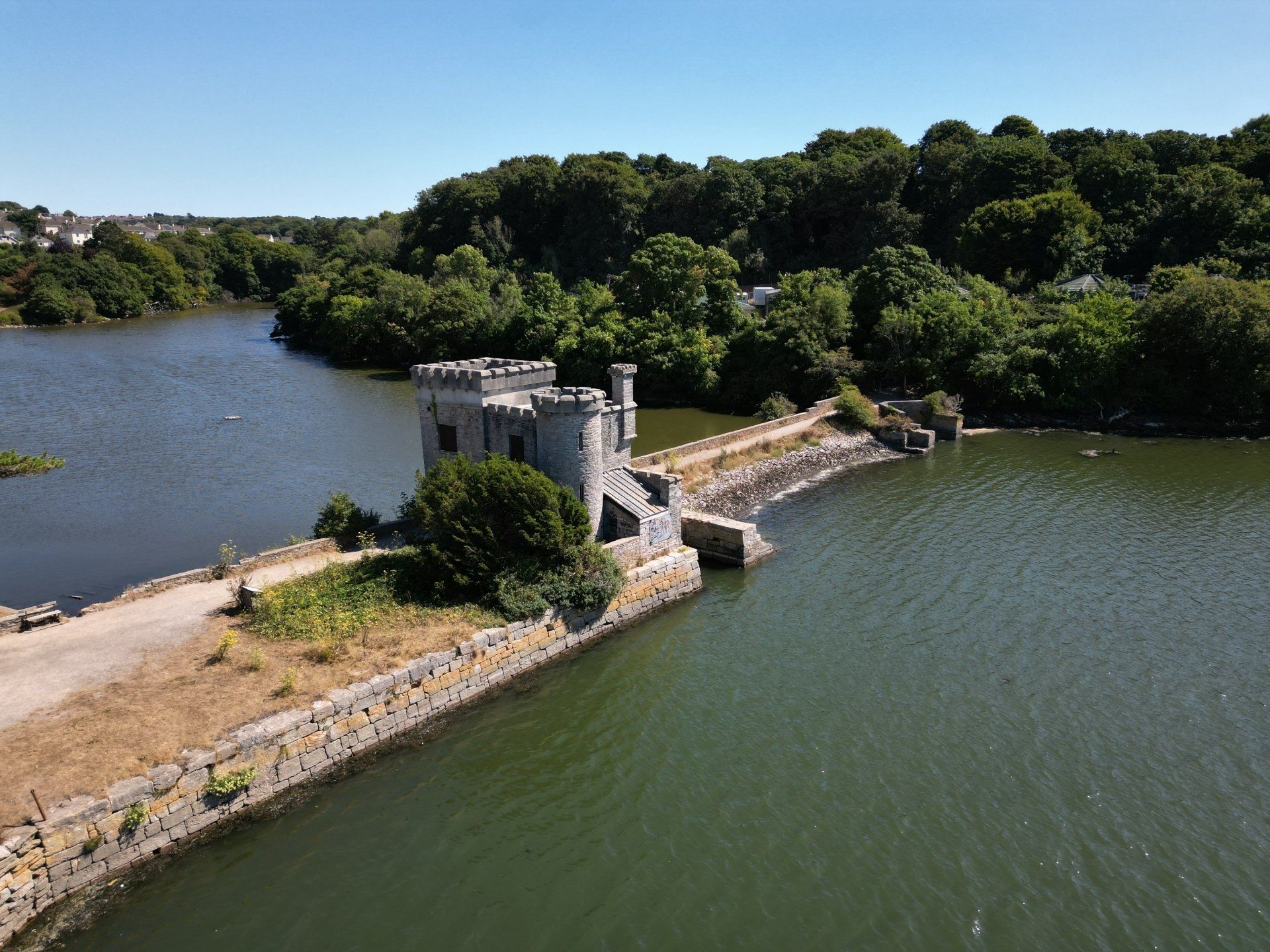 Photo of derelict Radford Castle