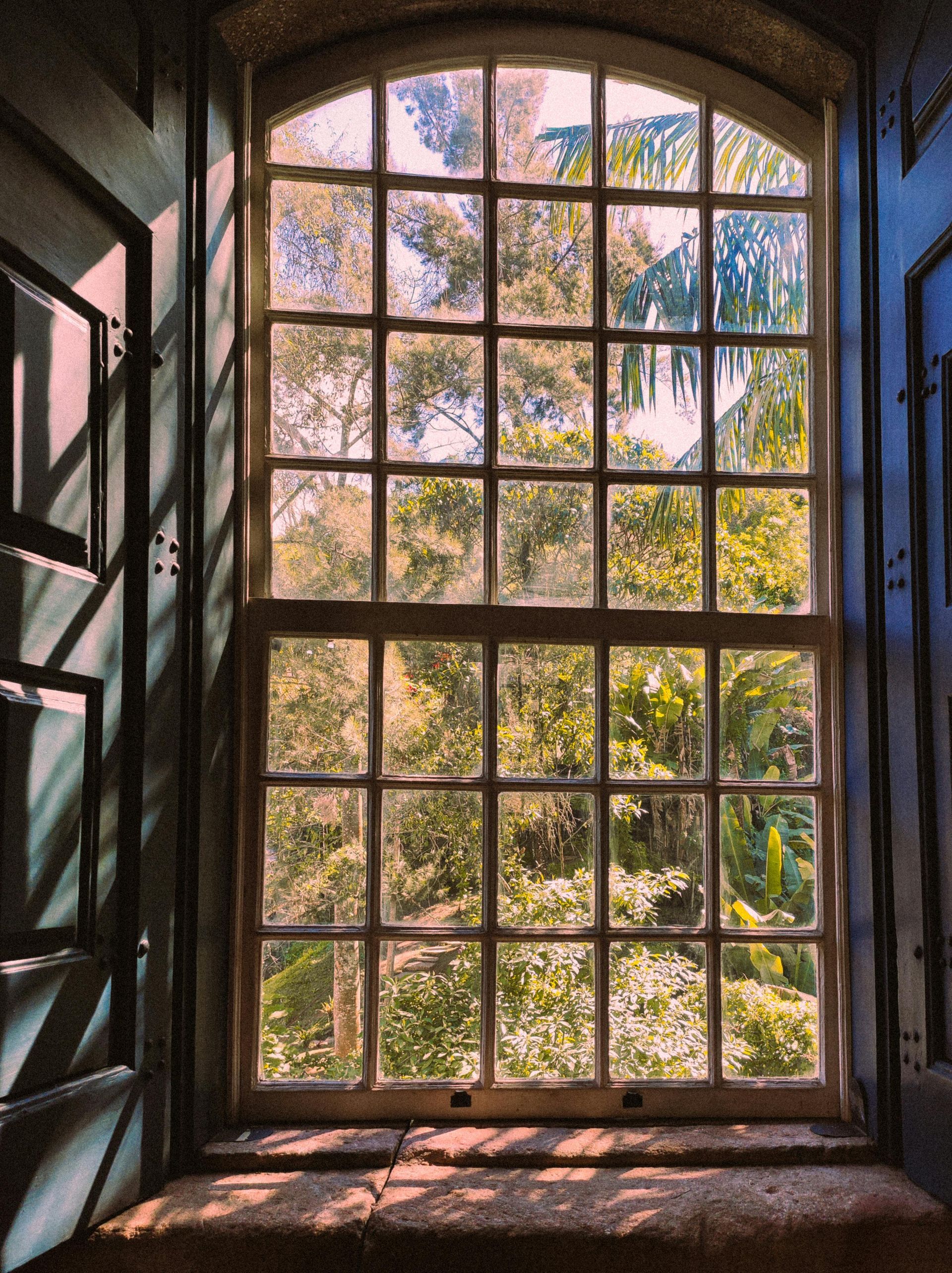 Traditional sash windows upgraded with vacuum glazing, improving comfort while preserving listed building character