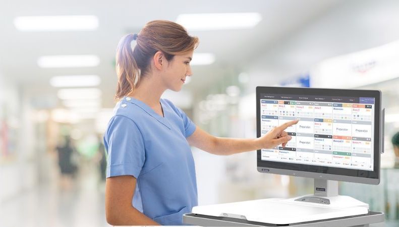 POC-4 medical computer with swappable batteries