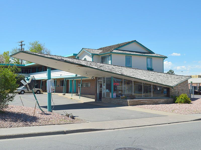 Googie architecture, roofline, motel