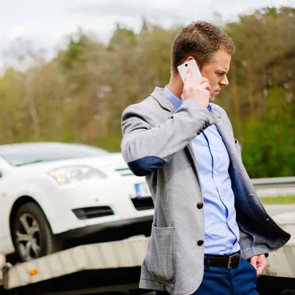 An image showing expertise in trucking accidents.