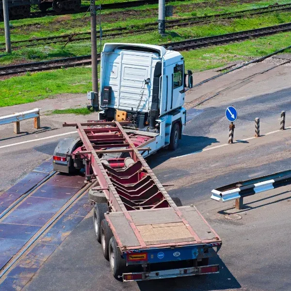 A picture showing a wide turn accident involving an 18-wheeler in Georgia.