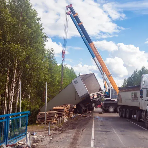 A picture showing a crane truck accident on a Georgia construction site.