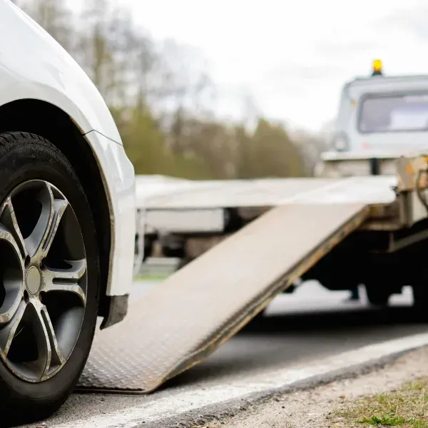 A picture showing a crash caused by tow truck driver negligence.