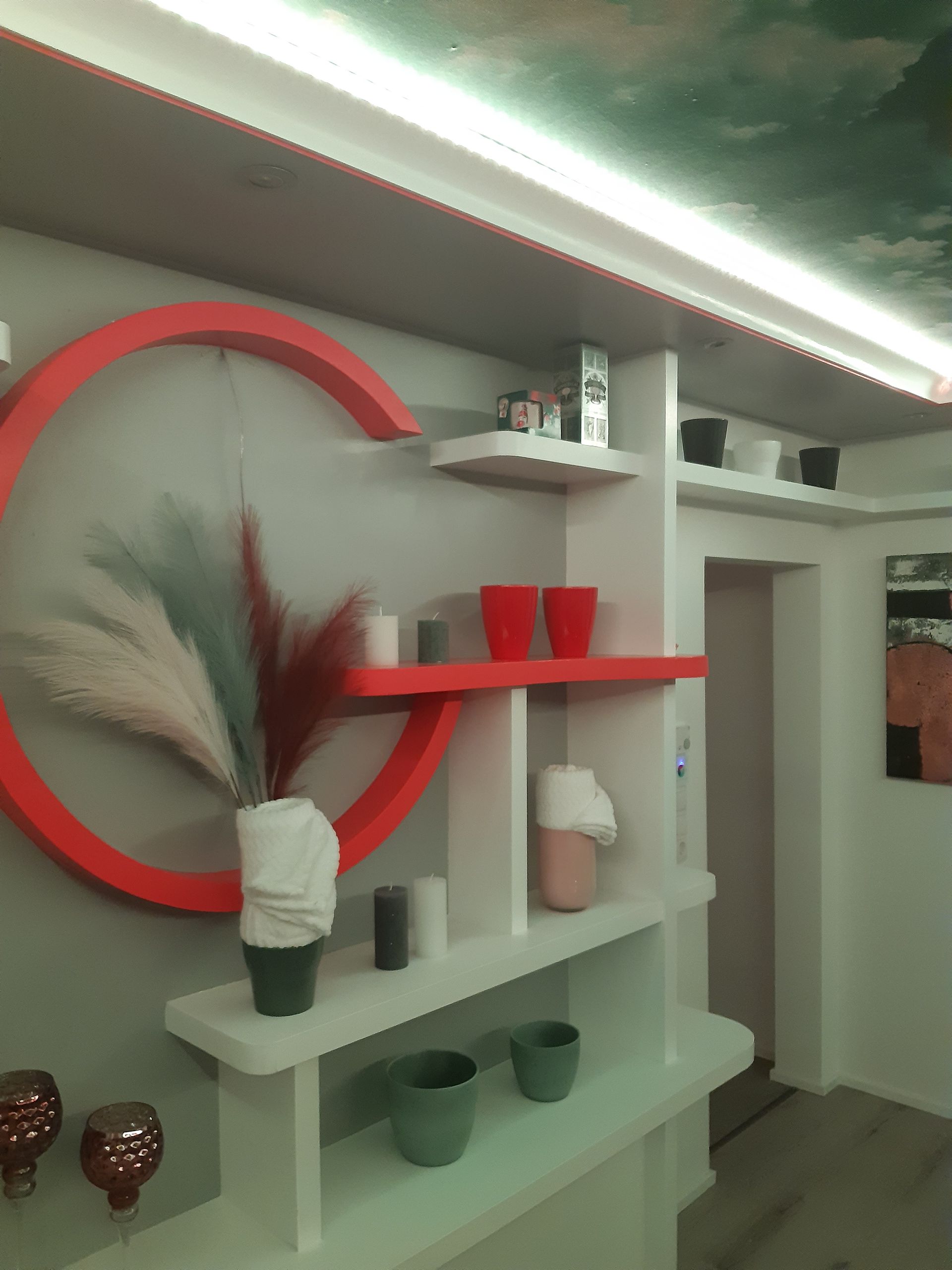 Wohnwand mit Decke