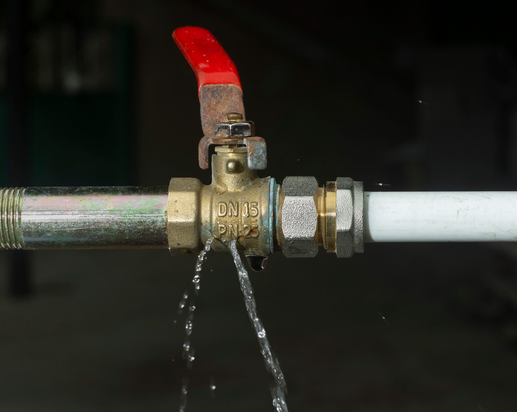 Leaking Tapes & Pipes
