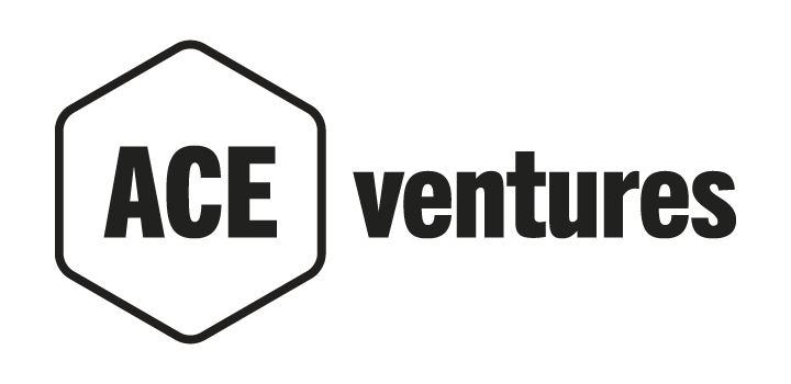 O logotipo da ace ventures é preto e branco e parece um hexágono.