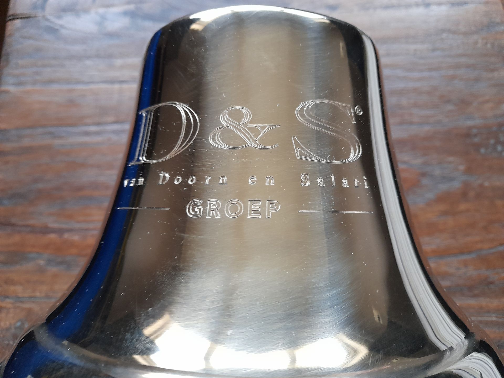 Scheepsbel graveren