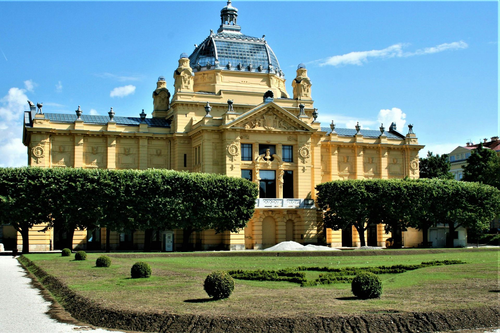 A large building with a dome on top of it