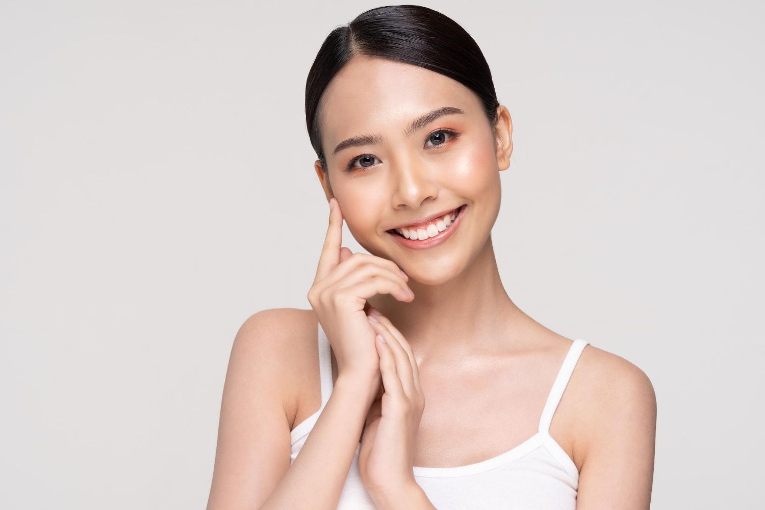 Linerase is designed for patients who want to improve skin quality while maintaining natural facial characteristics.
