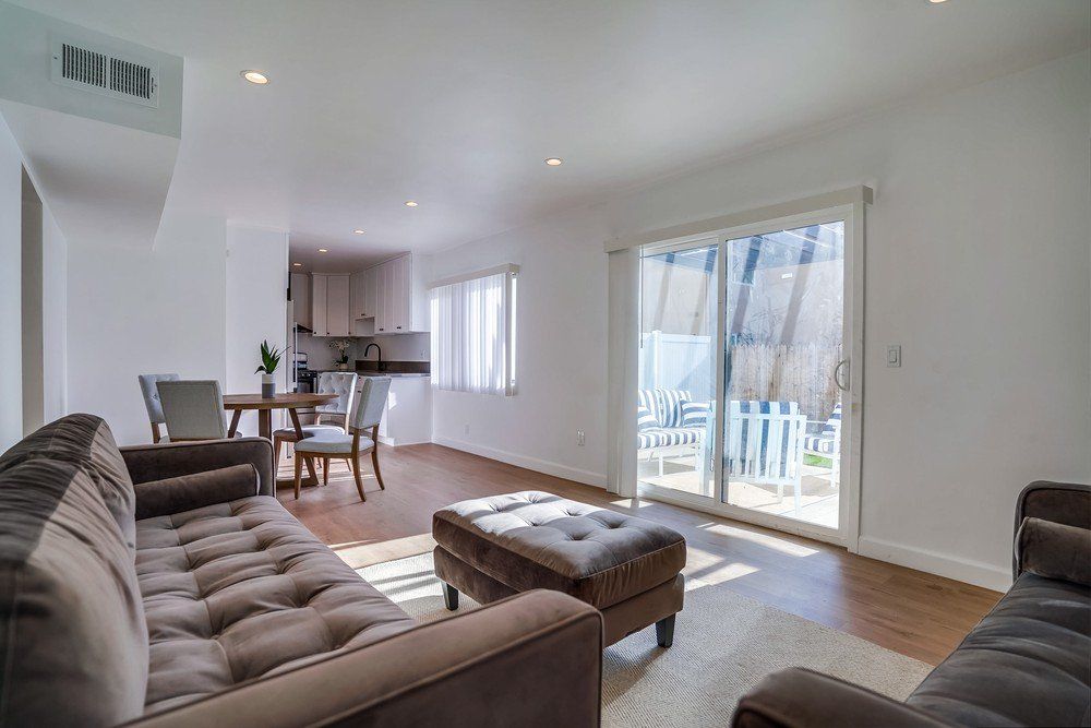 12547 Chandler Blvd. living room