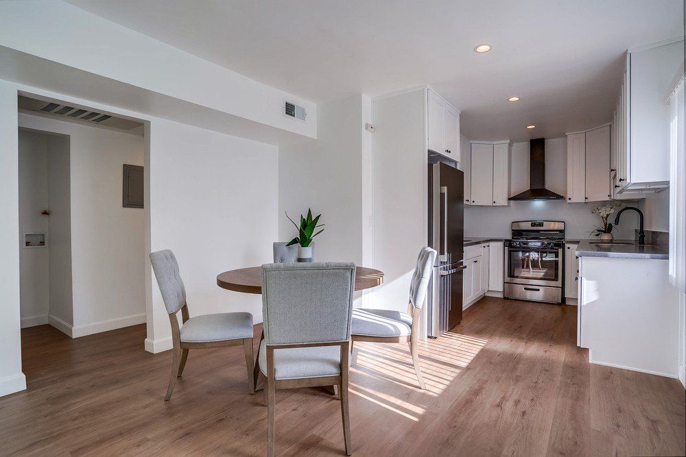 12547 Chandler Blvd. dining room