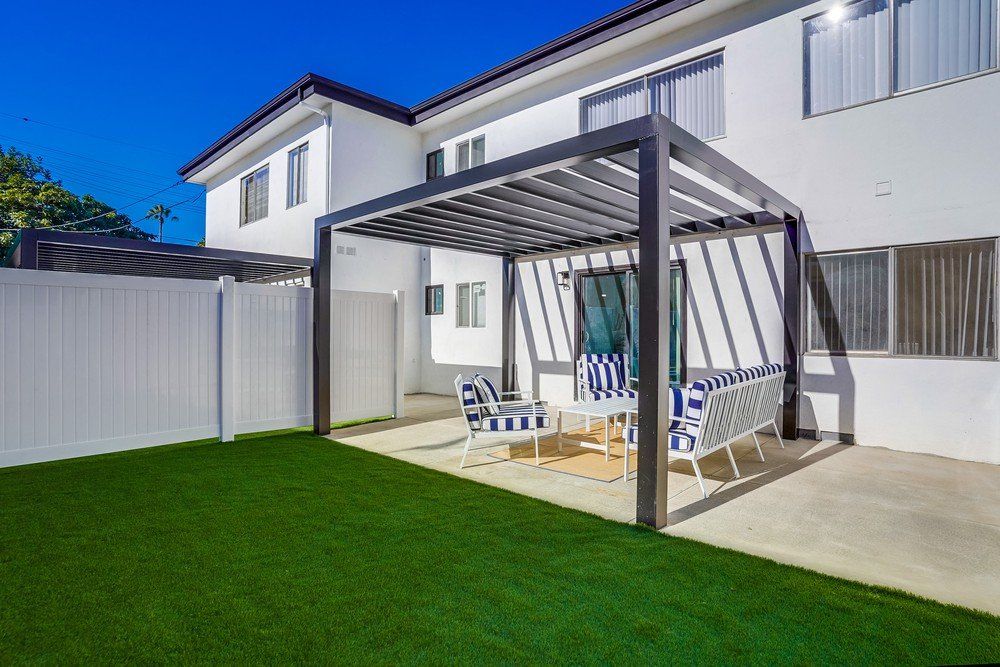 12547 Chandler Ave.