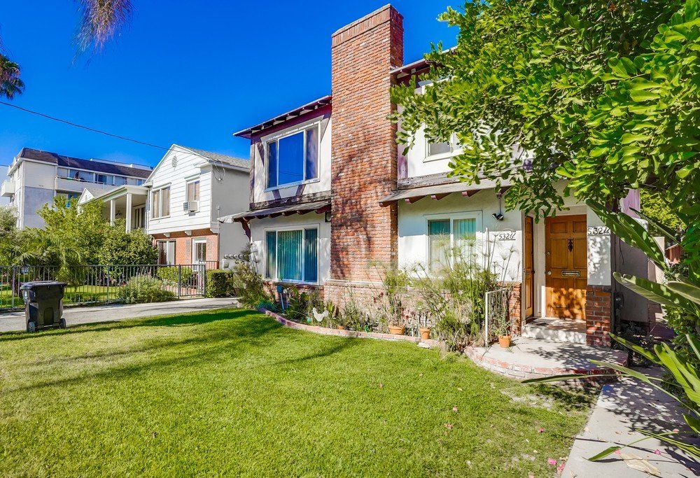 5326 Whitsett Ave exterior with front lawn 2