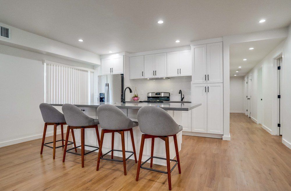 5326 Whitsett Ave kitchen island