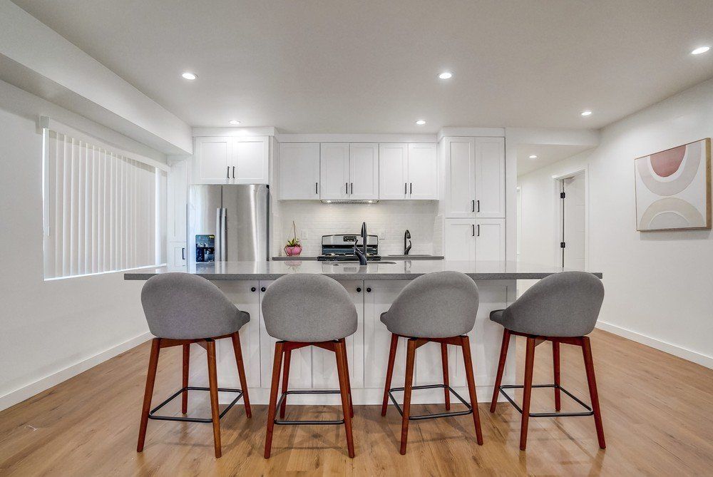 5326 Whitsett Ave kitchen island 2