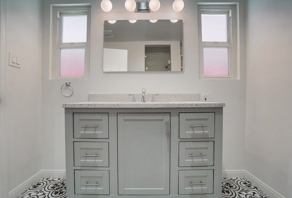 5326 Whitsett Ave vanity