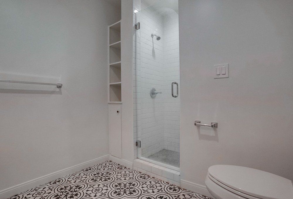 5326 Whitsett Ave vanity bathroom