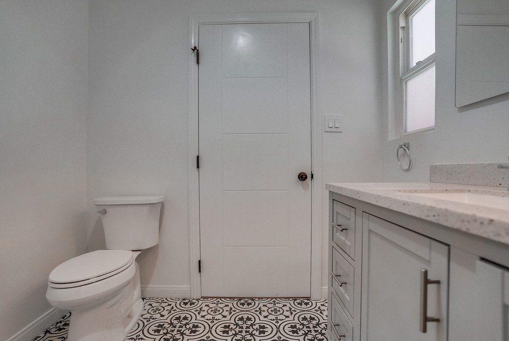 5326 Whitsett Ave vanity bathroom