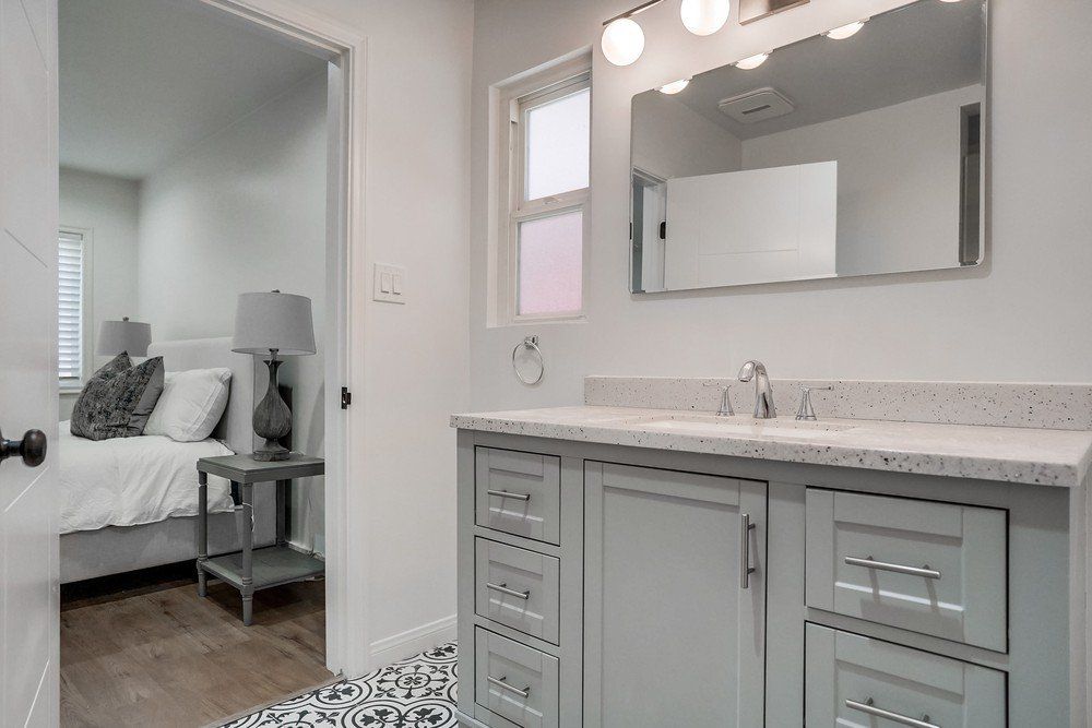 5326 Whitsett Ave vanity bathroom vanity