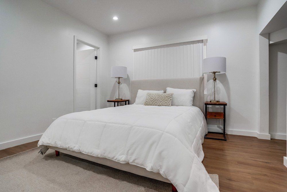 5326 Whitsett Ave bedroom bed view 2