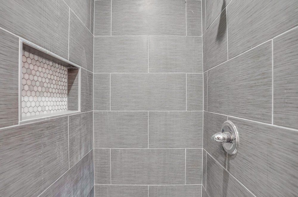 5326 Whitsett Ave vanity shower