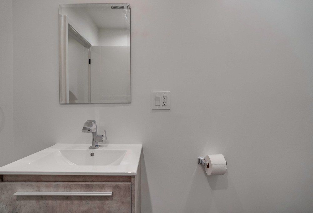5326 Whitsett Ave vanity bathroom sink