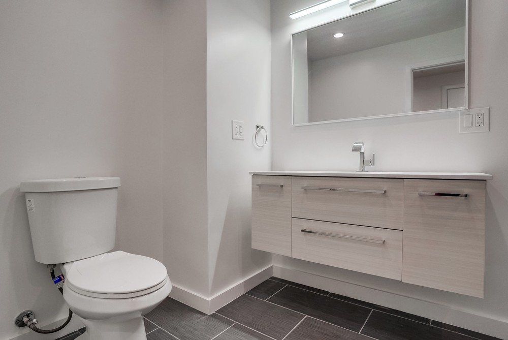 5326 Whitsett Ave vanity bathroom