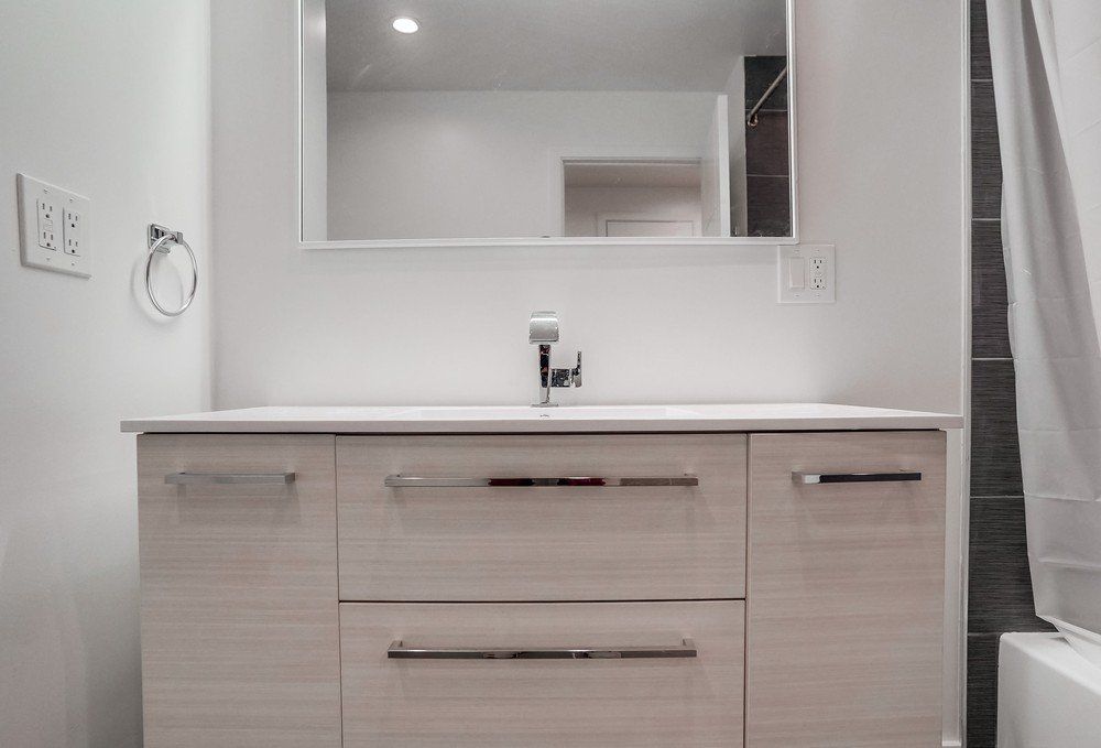 5326 Whitsett Ave vanity sink