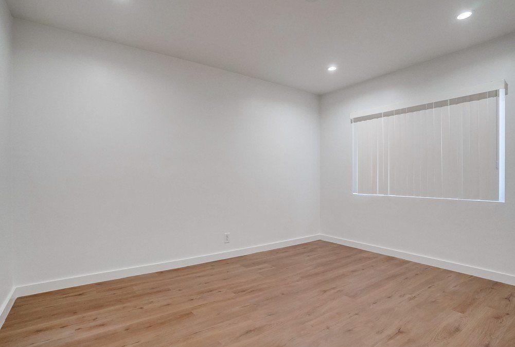 5326 Whitsett Ave bedroom empty