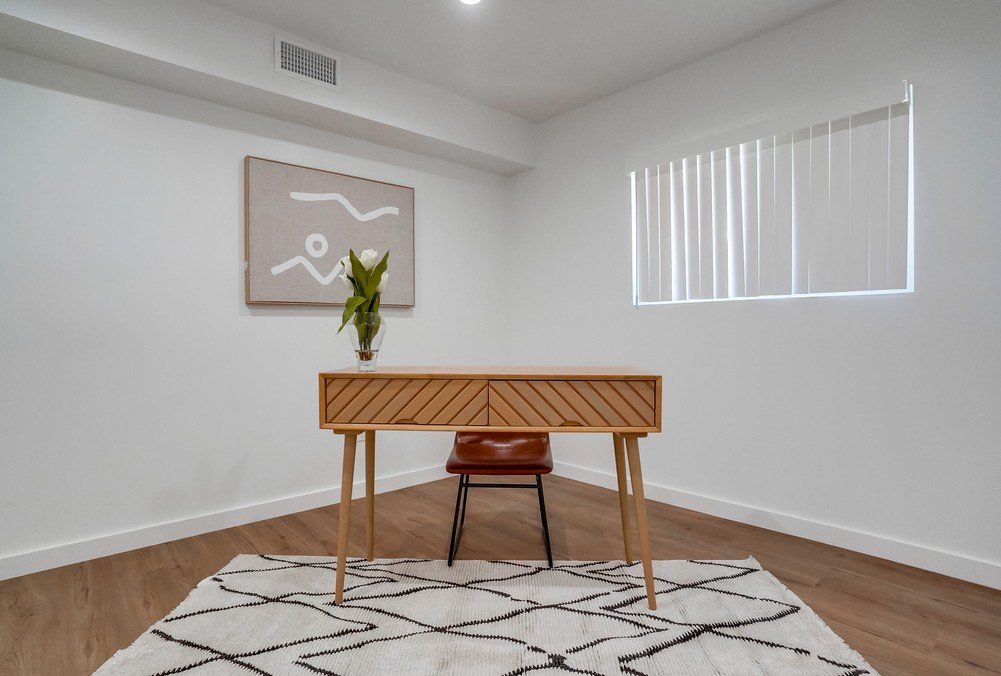 5326 Whitsett Ave study room table 2
