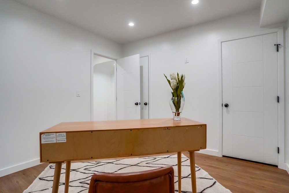 5326 Whitsett Ave study room