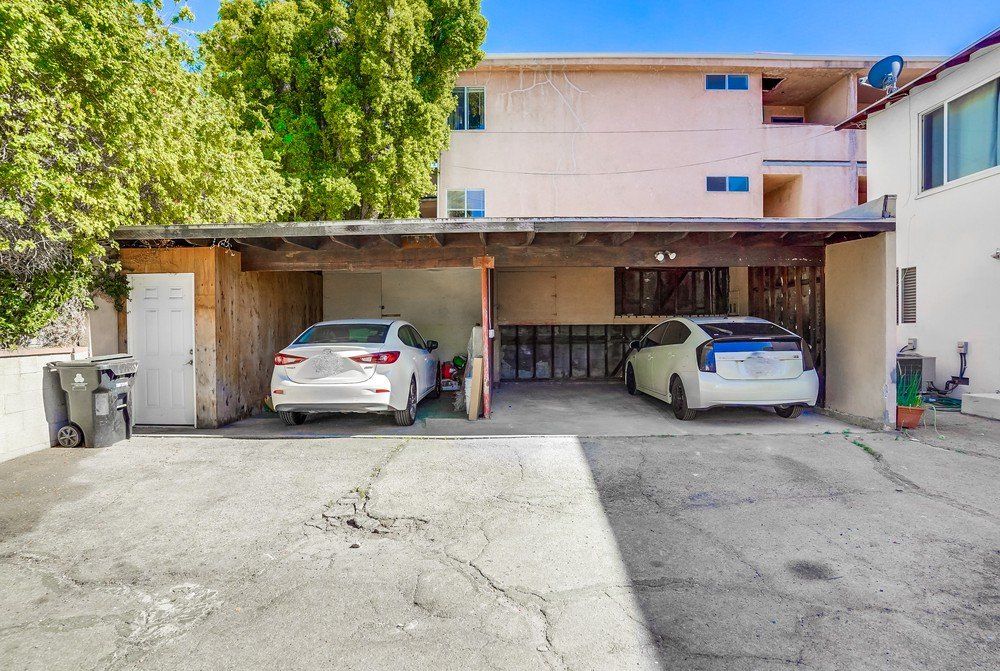 5326 Whitsett Ave parking garage